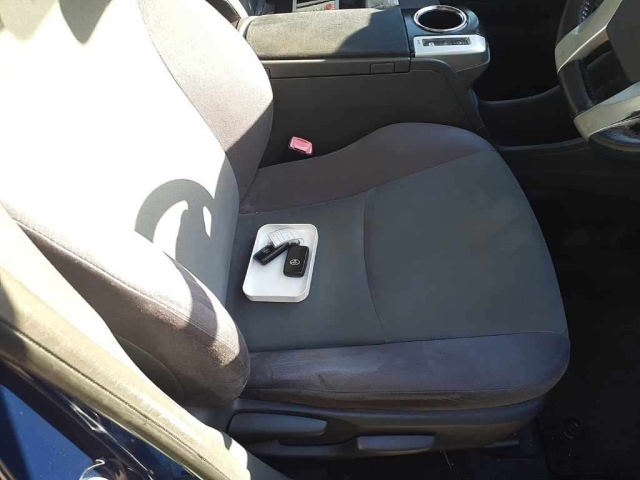 TOYOTA PRIUS ALPHA 2012
