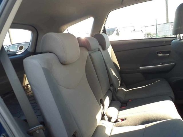 TOYOTA PRIUS ALPHA 2012