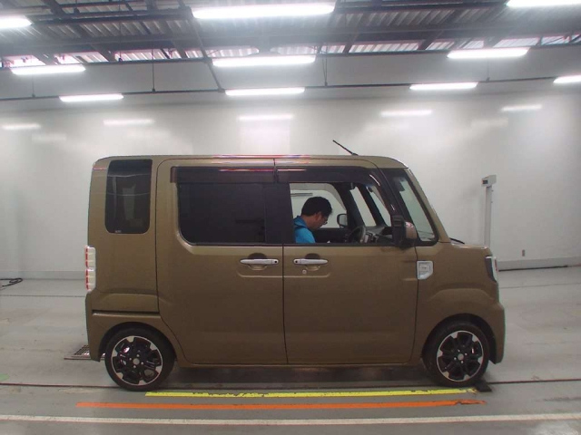 DAIHATSU WAKE 2017