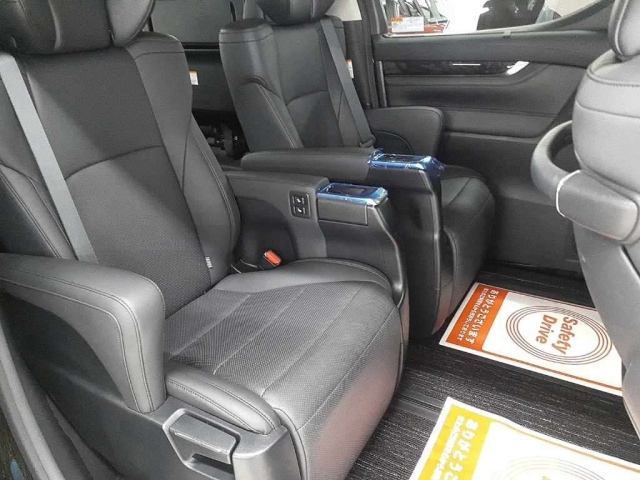 TOYOTA VELLFIRE 2020