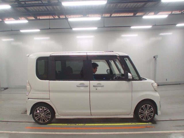 DAIHATSU TANTO 2014