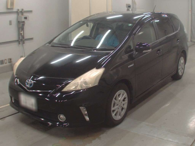 TOYOTA PRIUS ALPHA 2011