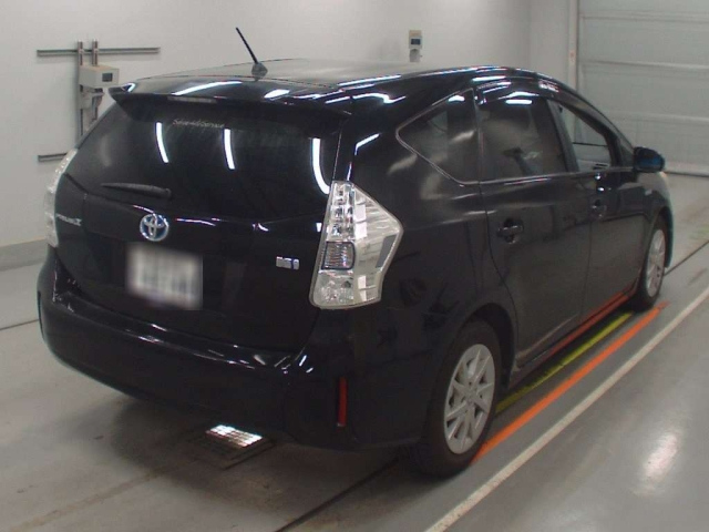 TOYOTA PRIUS ALPHA 2011