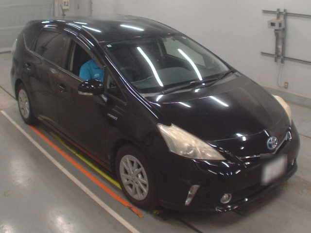 TOYOTA PRIUS ALPHA 2011