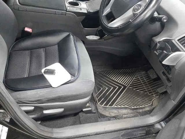 TOYOTA PRIUS ALPHA 2011