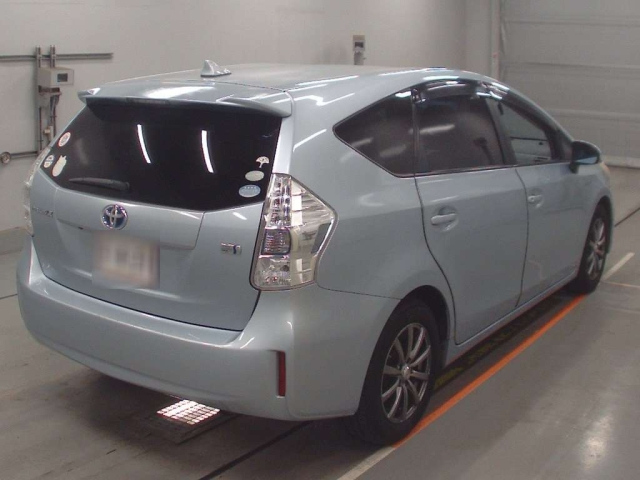 TOYOTA PRIUS ALPHA 2012