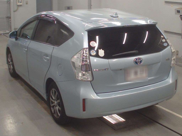 TOYOTA PRIUS ALPHA 2012