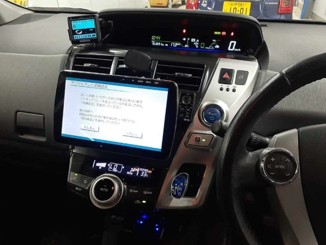 TOYOTA PRIUS ALPHA 2012