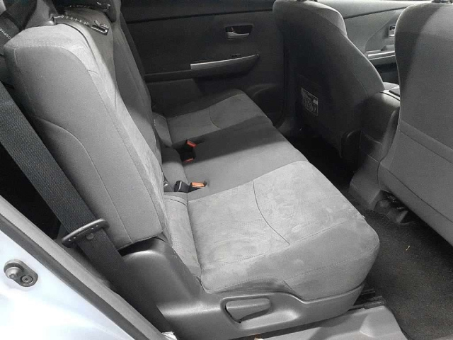 TOYOTA PRIUS ALPHA 2012