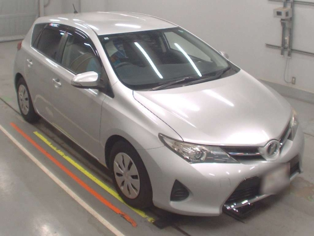 TOYOTA AURIS 2012