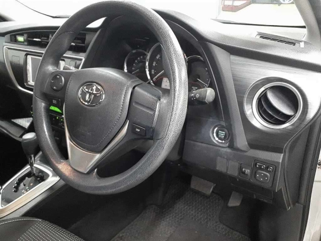 TOYOTA AURIS 2012
