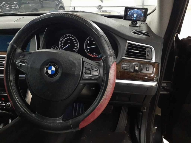 BMW 5 SERIES 2012