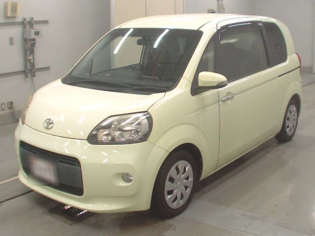 TOYOTA PORTE 2012