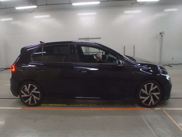 VOLKSWAGEN GOLF 2024
