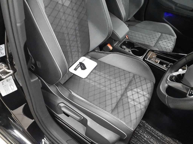 VOLKSWAGEN GOLF 2024