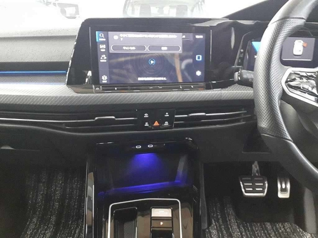 VOLKSWAGEN GOLF 2024