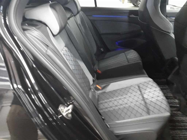 VOLKSWAGEN GOLF 2024