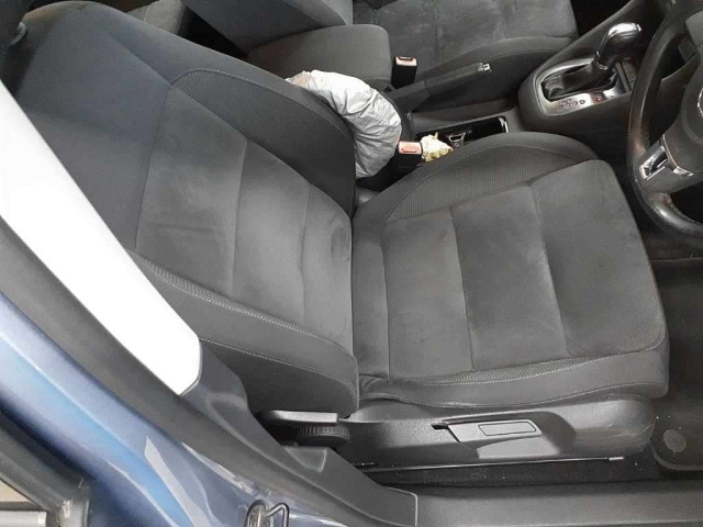 VOLKSWAGEN GOLF 2012