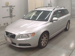 VOLVO V70 2011