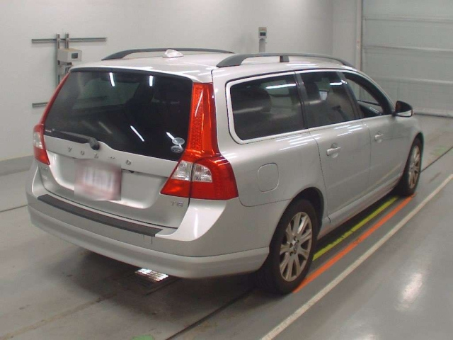 VOLVO V70 2011