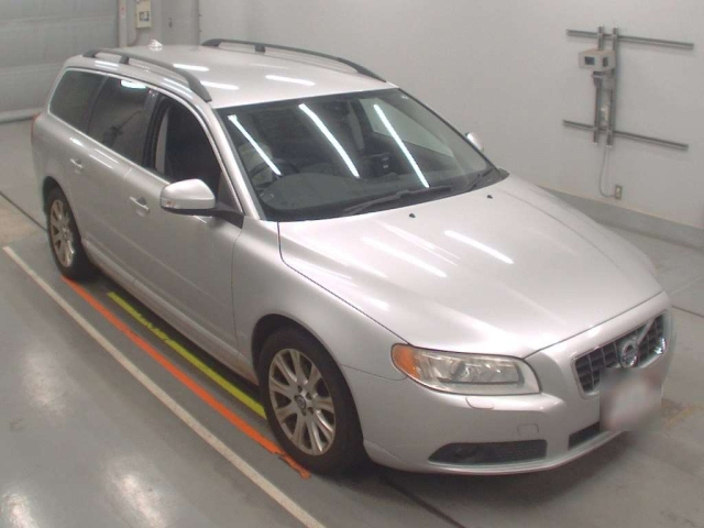 VOLVO V70 2011