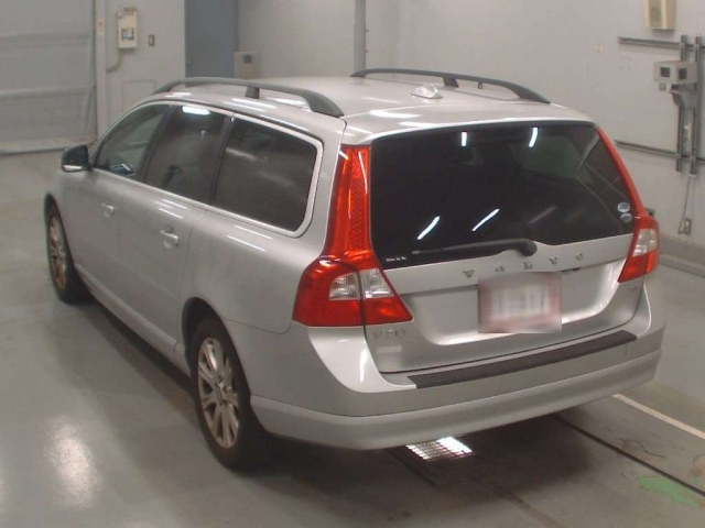 VOLVO V70 2011