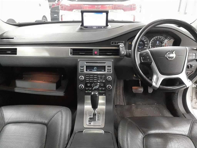 VOLVO V70 2011