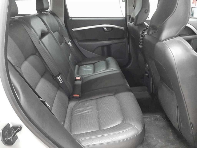 VOLVO V70 2011