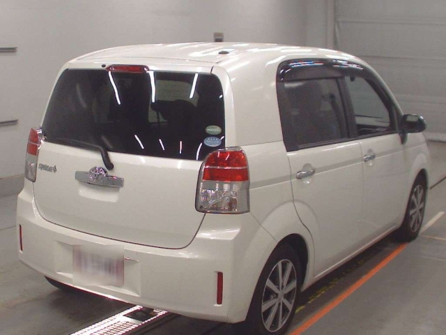 TOYOTA SPADE 2015