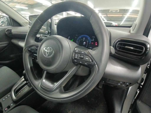 TOYOTA YARIS CROSS 2025