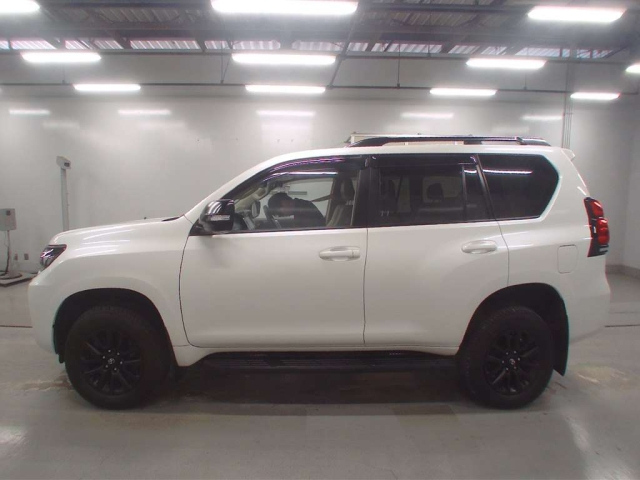 TOYOTA LAND CRUISER PRADO 2022