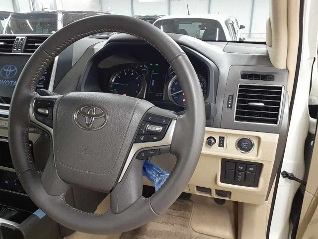 TOYOTA LAND CRUISER PRADO 2022