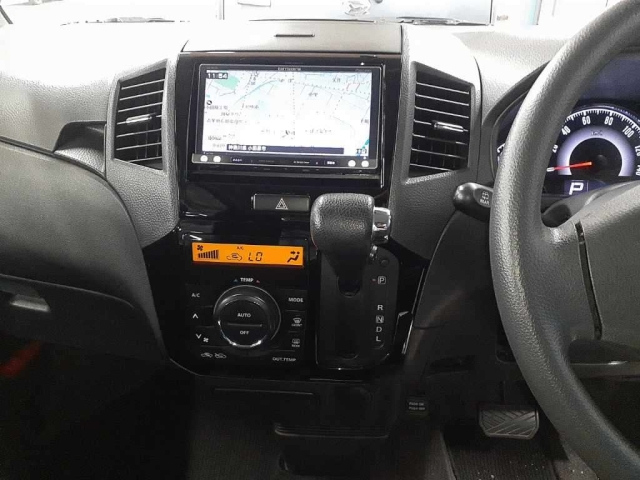 NISSAN ROOX 2010