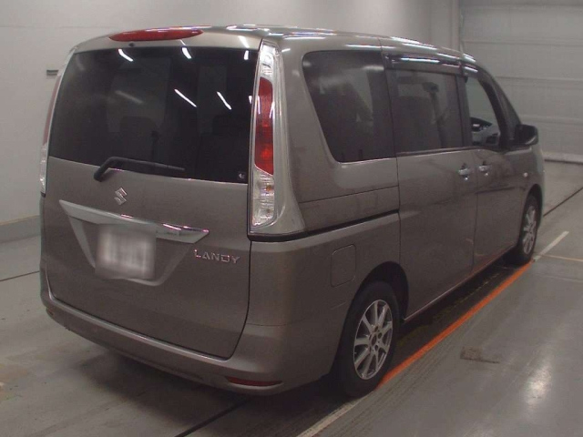 SUZUKI LANDY 2011