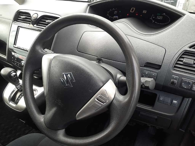 SUZUKI LANDY 2011