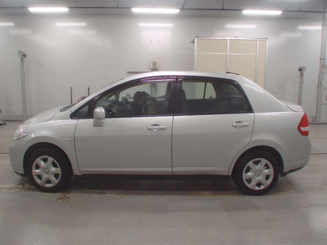 NISSAN TIIDA LATIO 2009