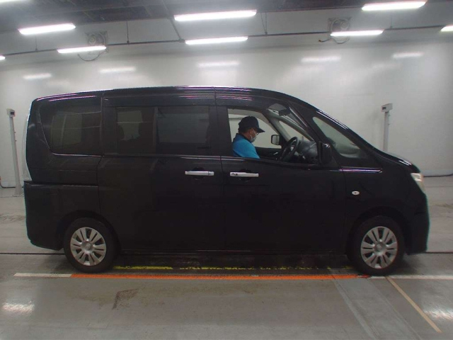 NISSAN SERENA 2012
