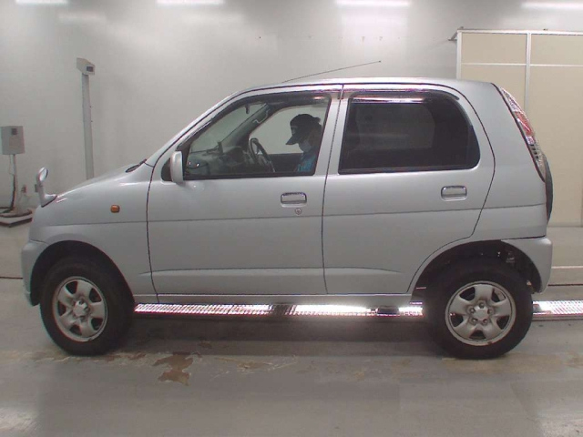 DAIHATSU TERIOS KID 2011