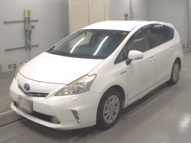 TOYOTA PRIUS ALPHA 2013