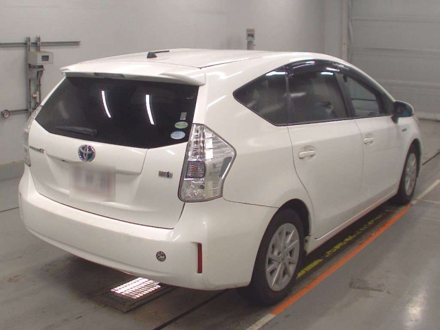 TOYOTA PRIUS ALPHA 2013