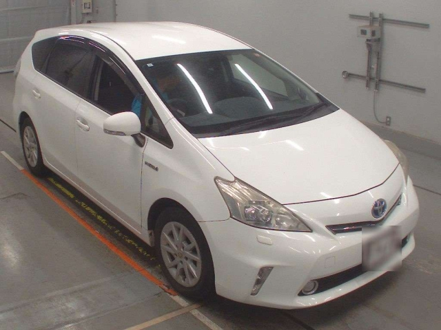 TOYOTA PRIUS ALPHA 2013
