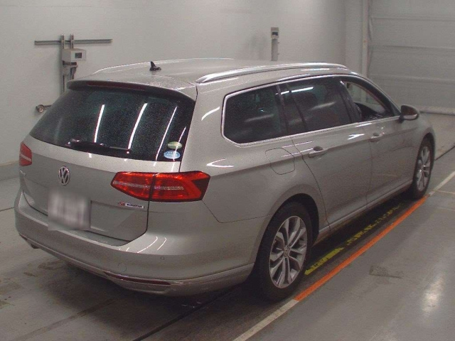 VOLKSWAGEN PASSAT VARIANT 2015
