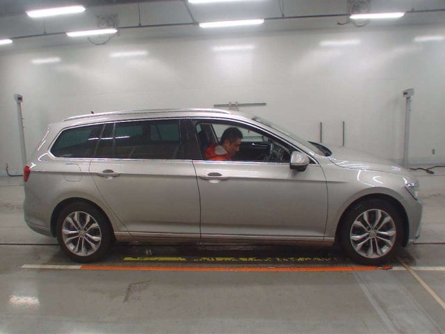 VOLKSWAGEN PASSAT VARIANT 2015