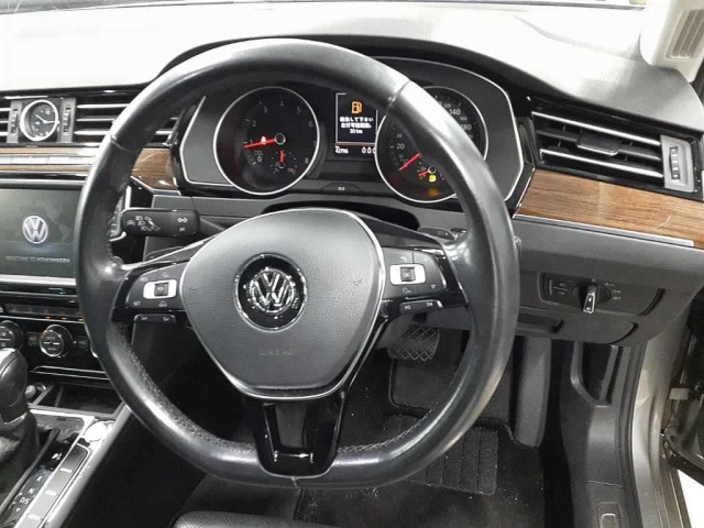 VOLKSWAGEN PASSAT VARIANT 2015