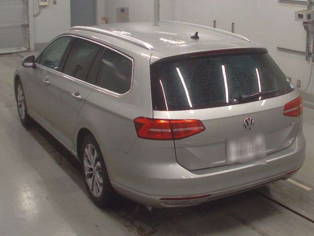 VOLKSWAGEN PASSAT VARIANT 2015