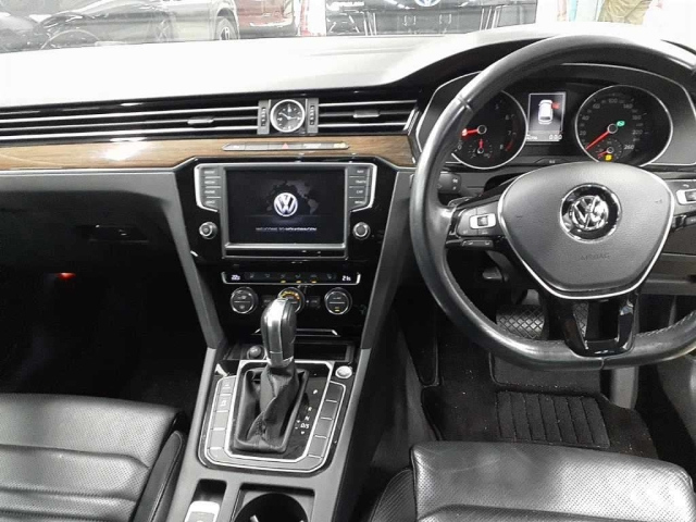 VOLKSWAGEN PASSAT VARIANT 2015