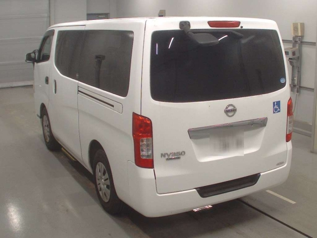NISSAN CARAVAN 2016