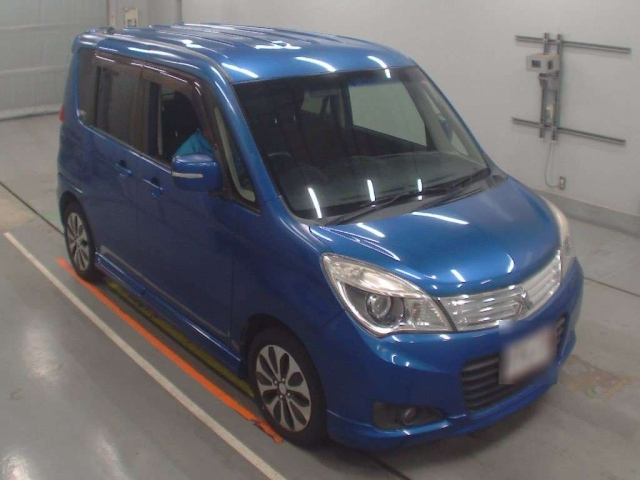 MITSUBISHI DELICA D2 2014