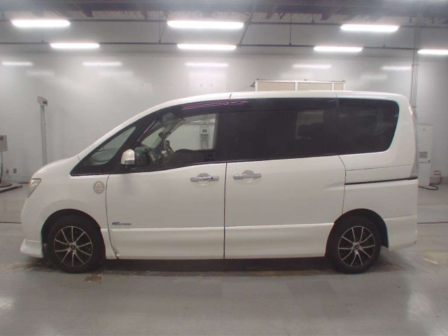 NISSAN SERENA 2013