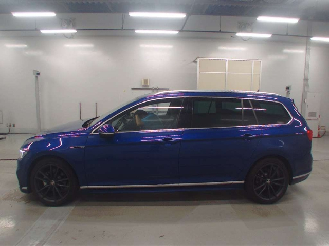 VOLKSWAGEN PASSAT VARIANT 2022